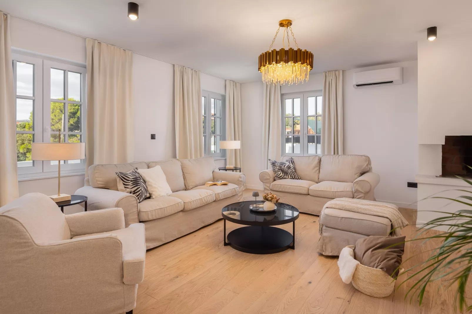 Villa Verde Ražanj with heated pool - Living room