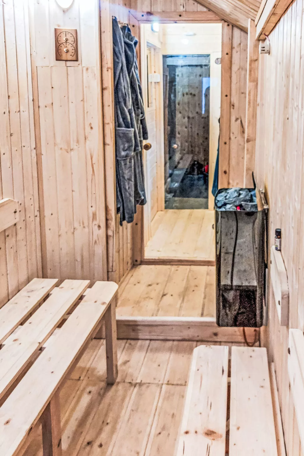 Roubenka u potoka - Inside