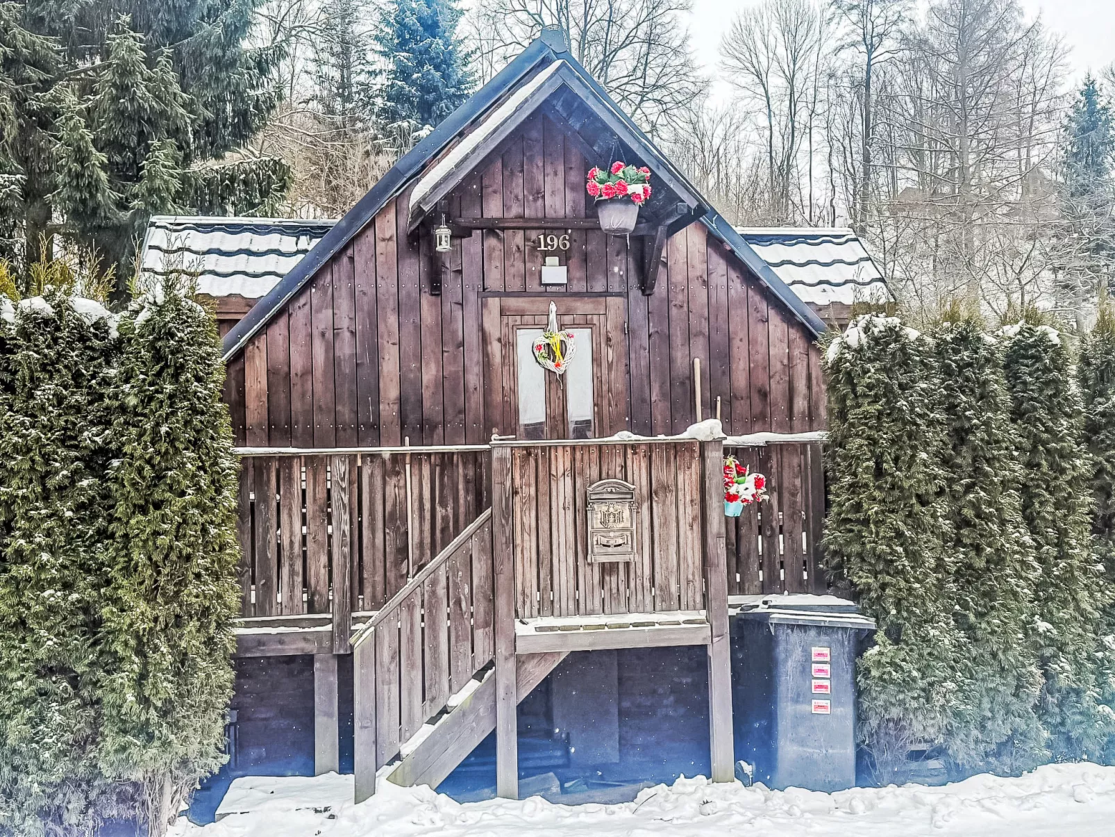 Roubenka u potoka - Outside