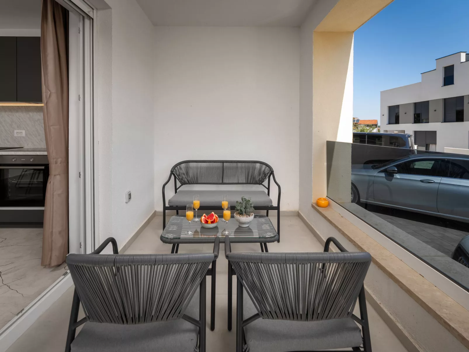 Mediterranee Oliva - Outside