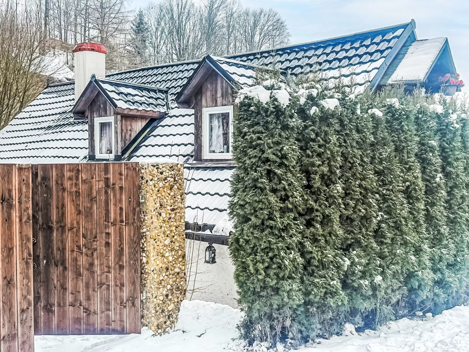 Roubenka u potoka - Outside