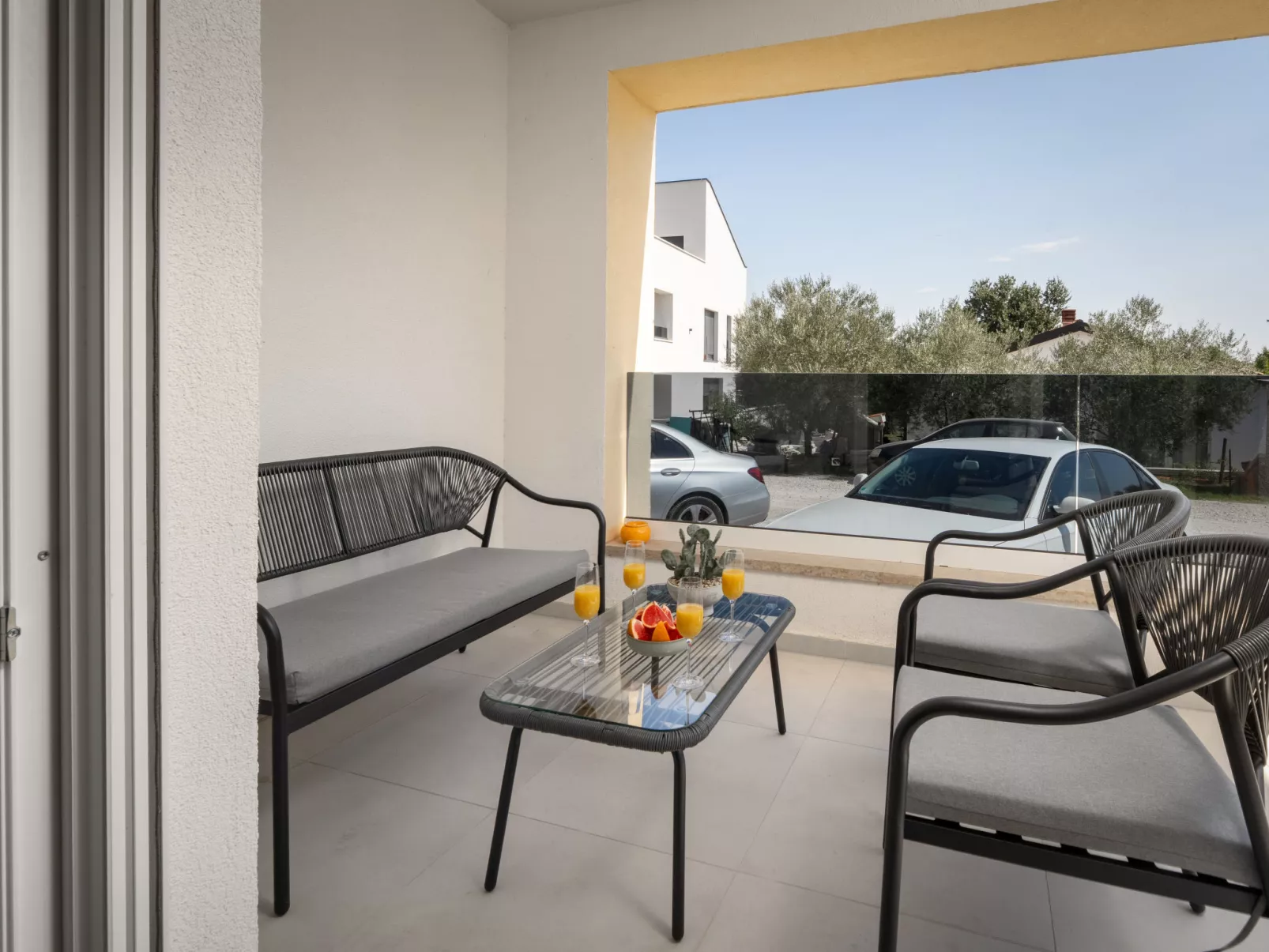 Mediterranee Oliva - Outside