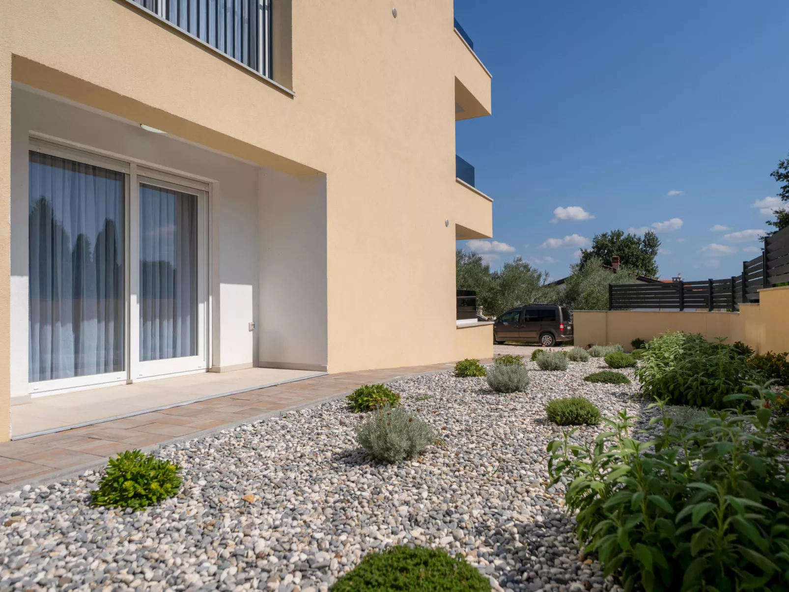 Mediterranee Oliva - Outside