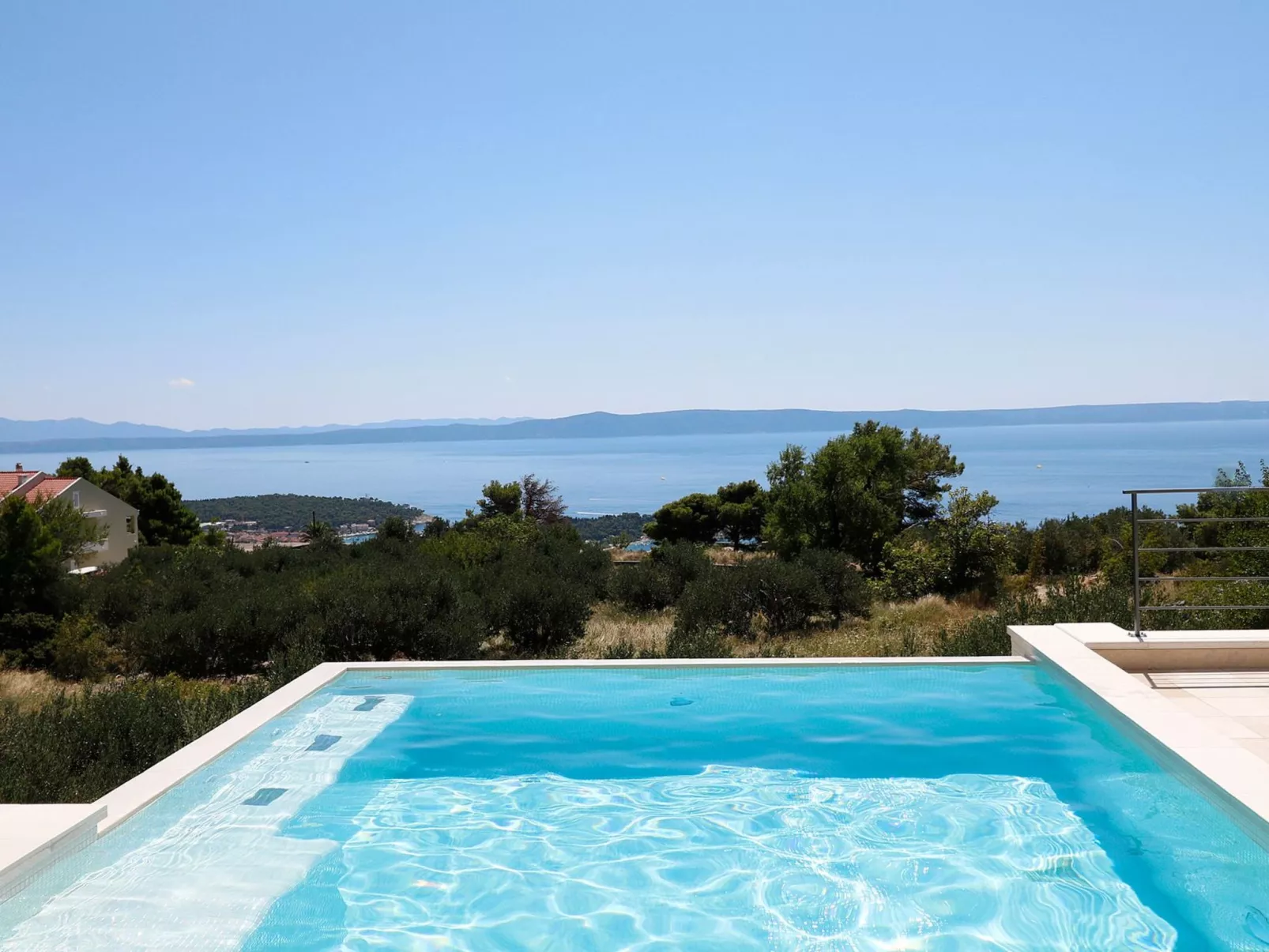 Moderne Villa mit Infinity-Pool im Bergdorf Veliko Brdo - Image-tags.info