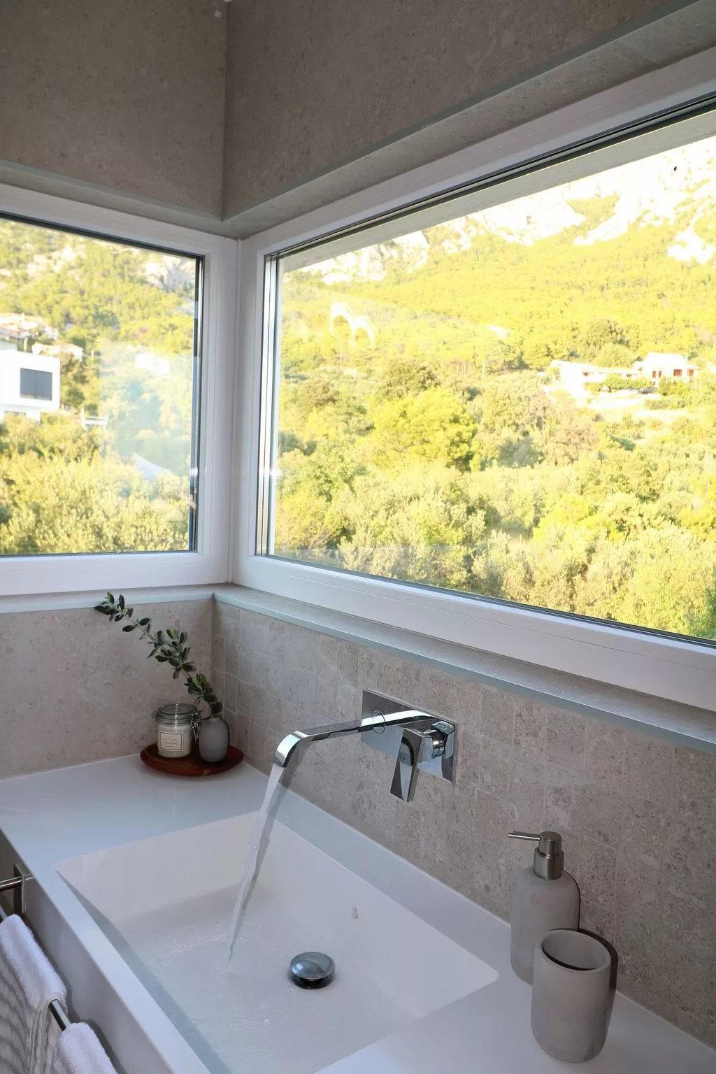 Moderne Villa mit Infinity-Pool im Bergdorf Veliko Brdo - Image-tags.info