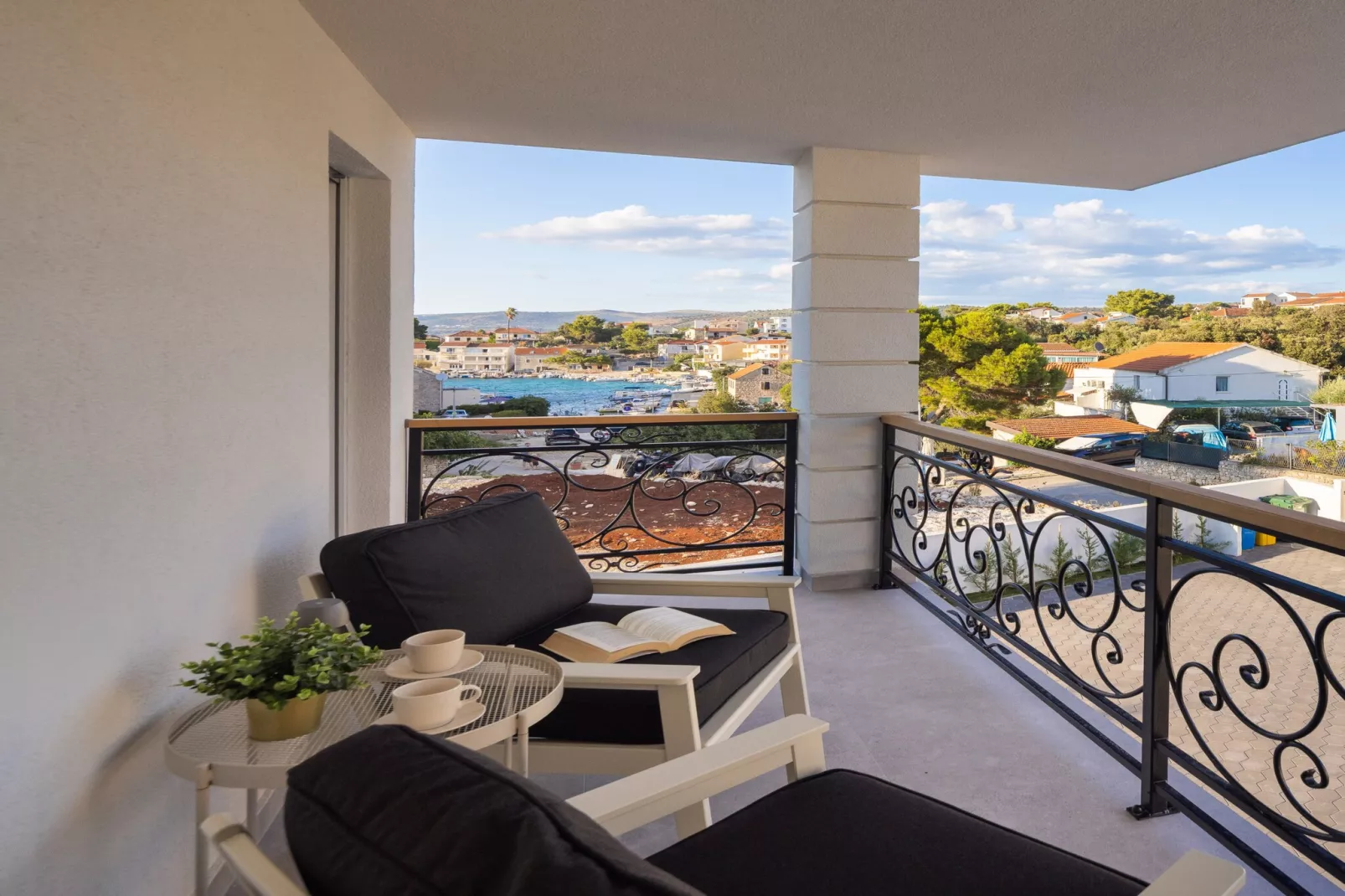 Villa Verde Ražanj with heated pool - Terrace balcony