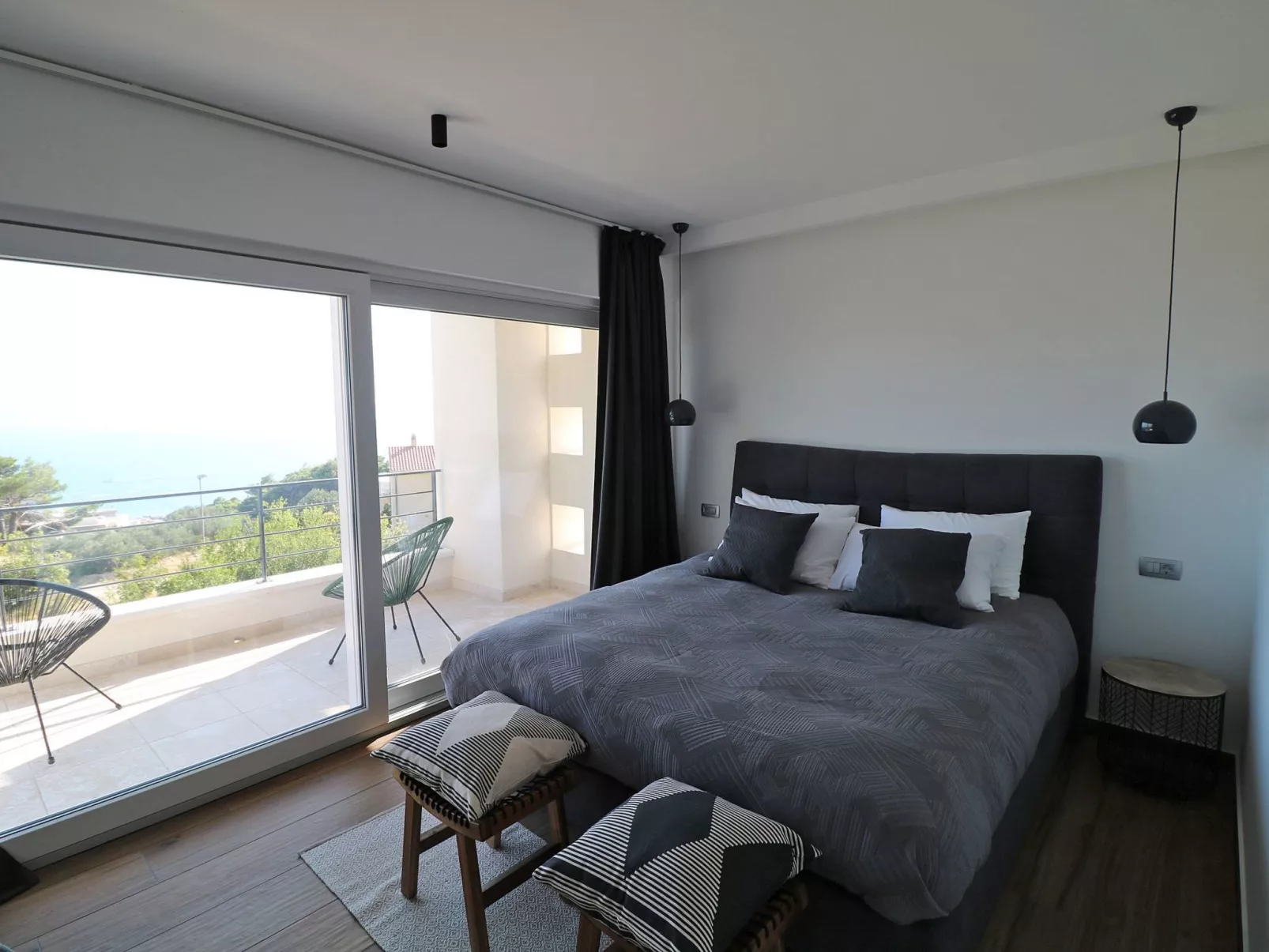 Moderne Villa mit Infinity-Pool im Bergdorf Veliko Brdo - Image-tags.info