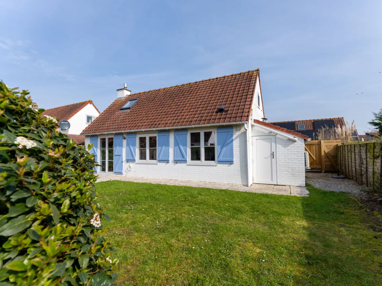 Alice Blue with airco & shared pool