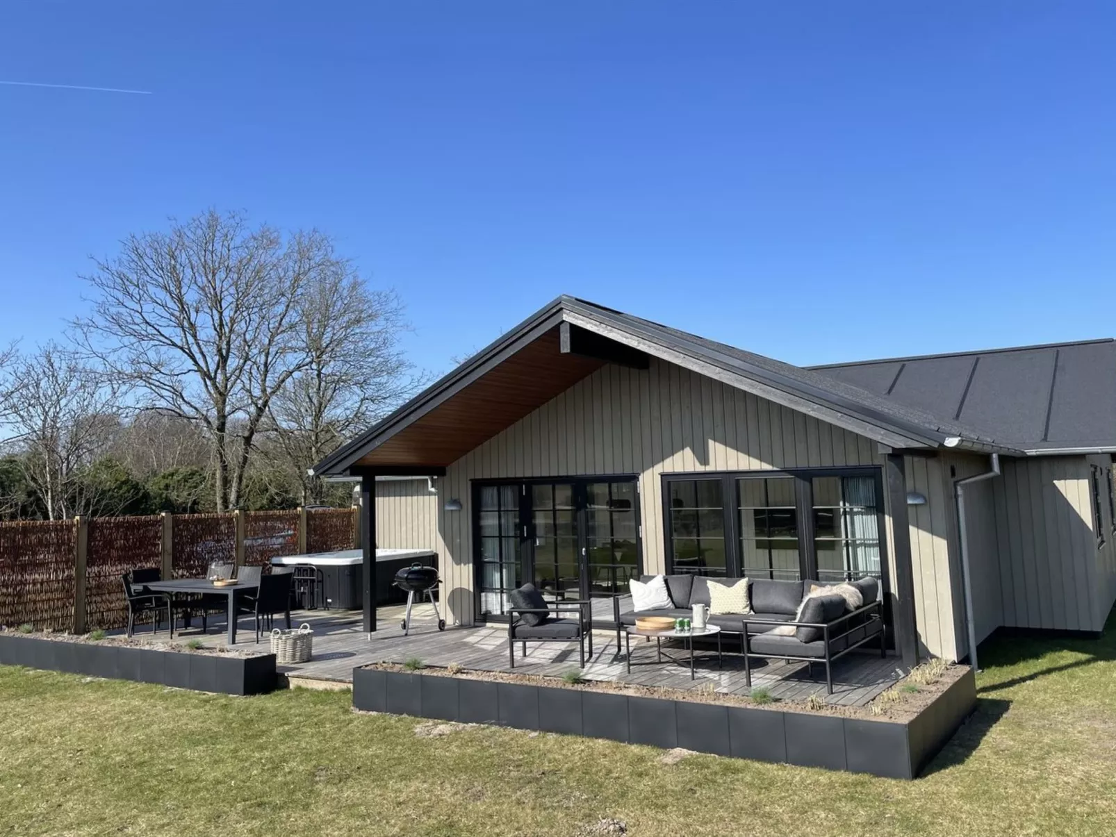 "Emin" - 2.8km from the sea