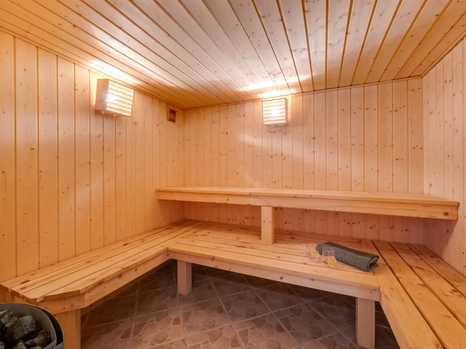 "Blaguna" - 9km to the fjord - Inside