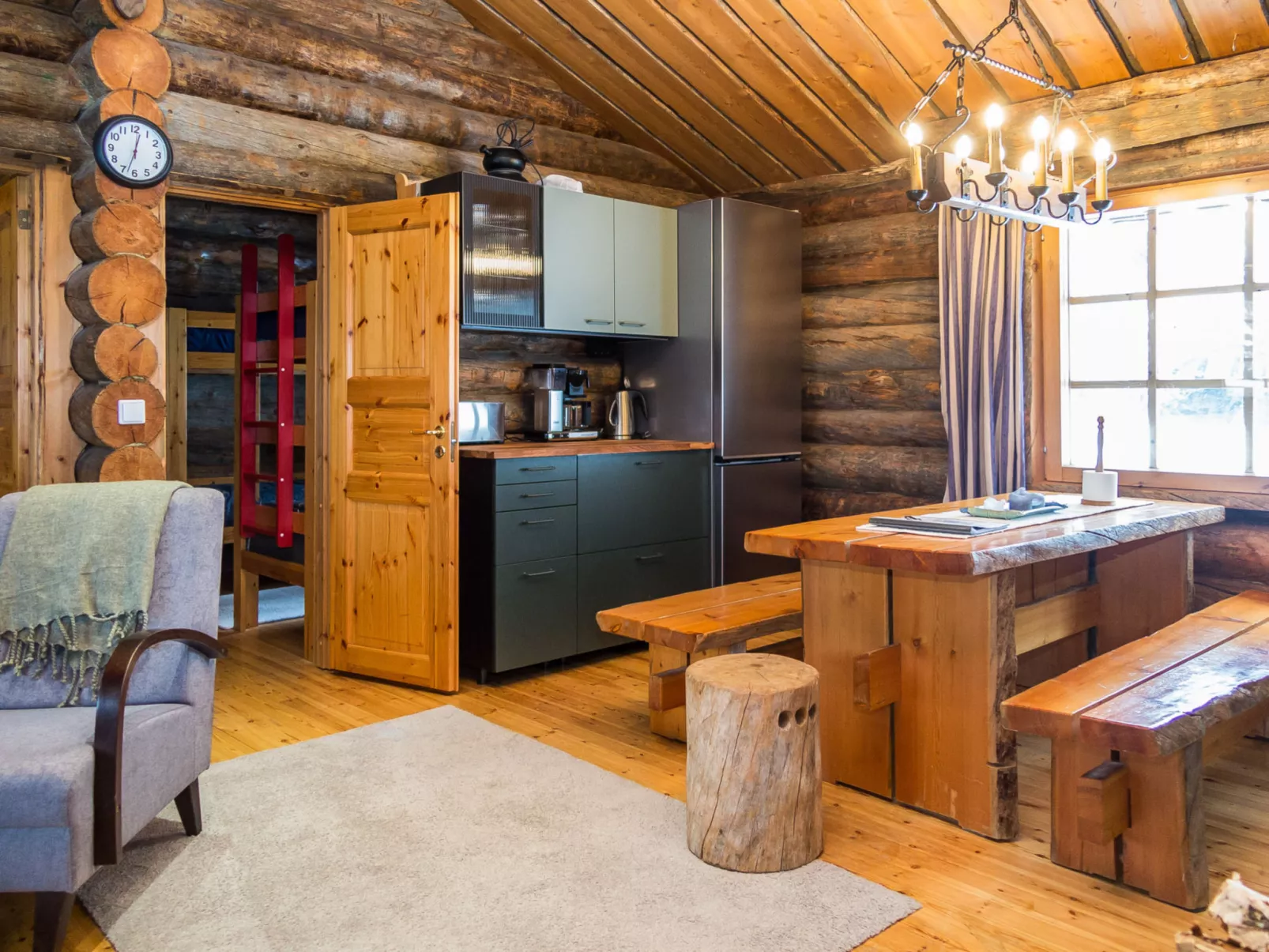 Kelosyväri 13 - Inside