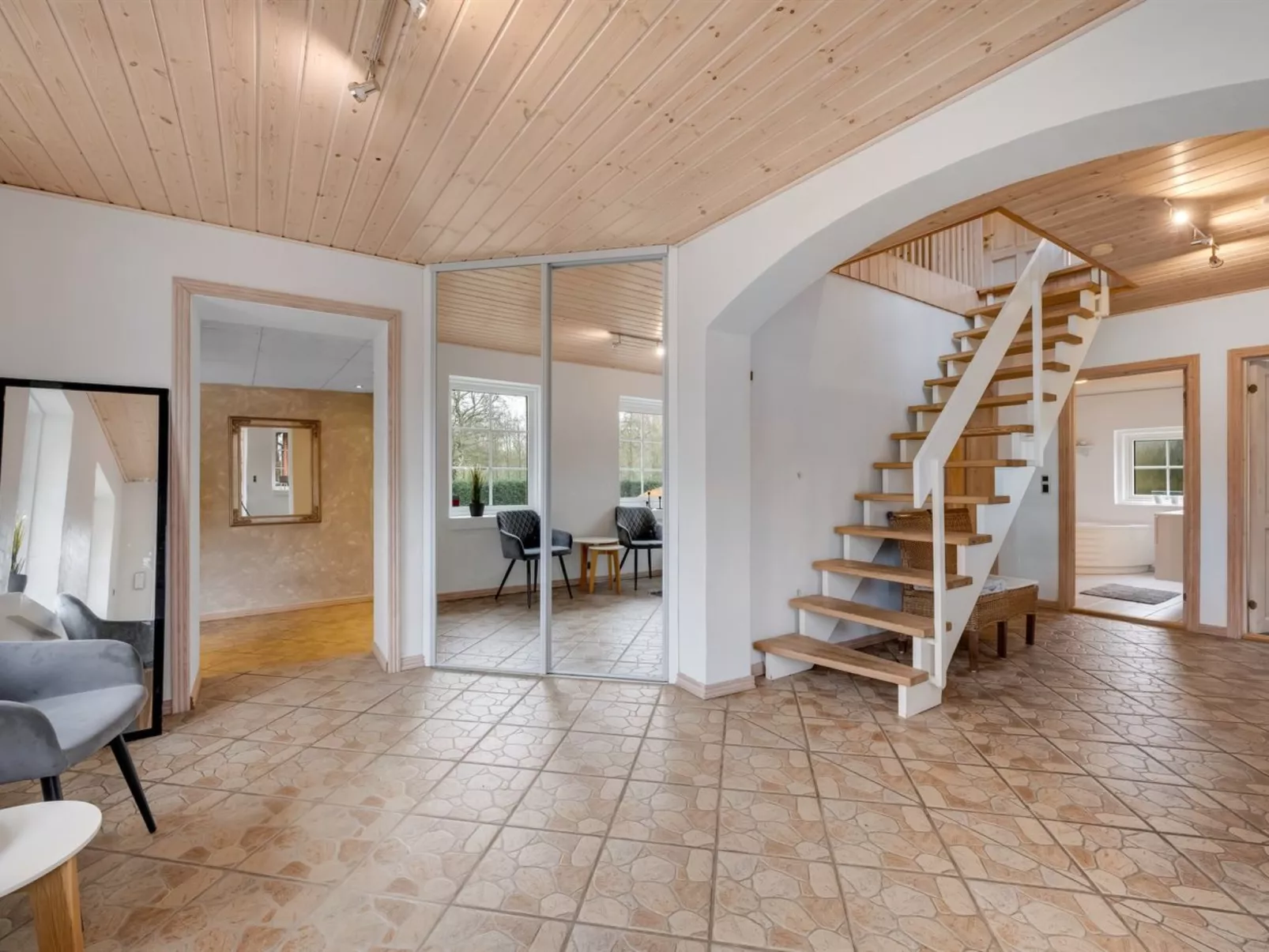 "Blaguna" - 9km to the fjord - Inside