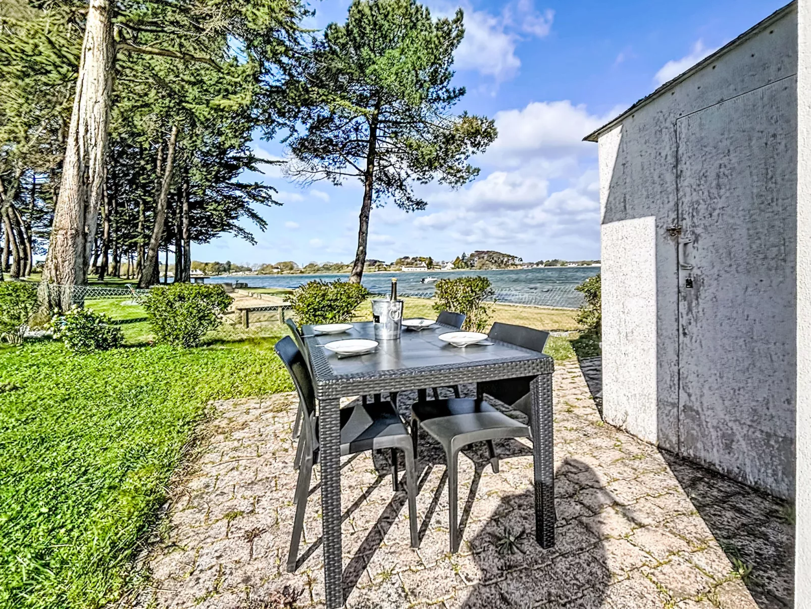 Maison du Néguan - Outside