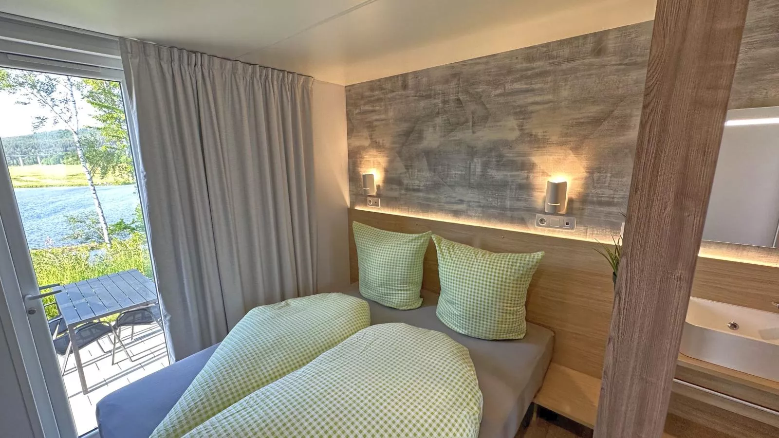 Feriendorf Seeblick - Tiny Chalet Nr 8 - Schlafzimmer