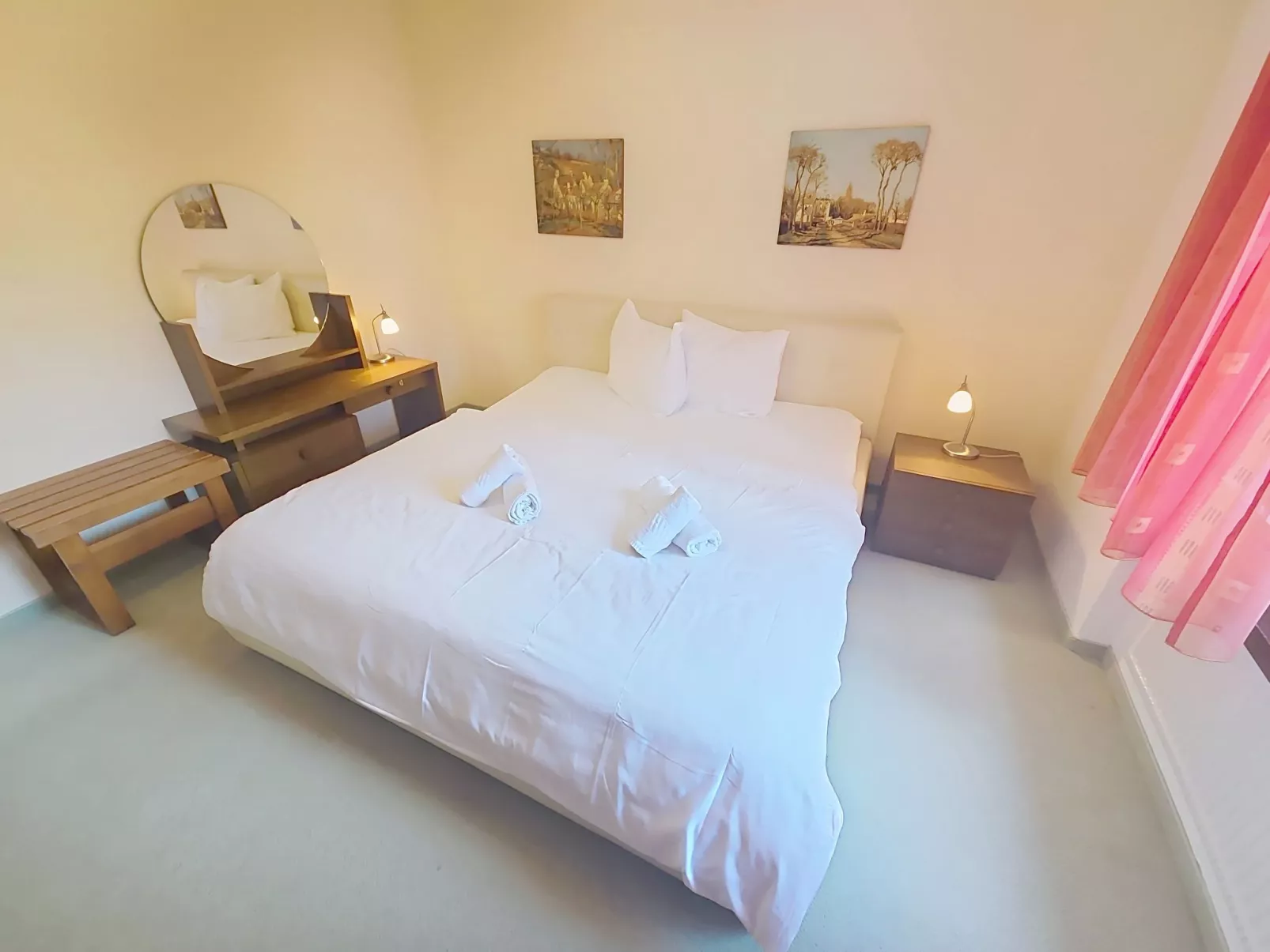 Curnera 9/4 - Inside