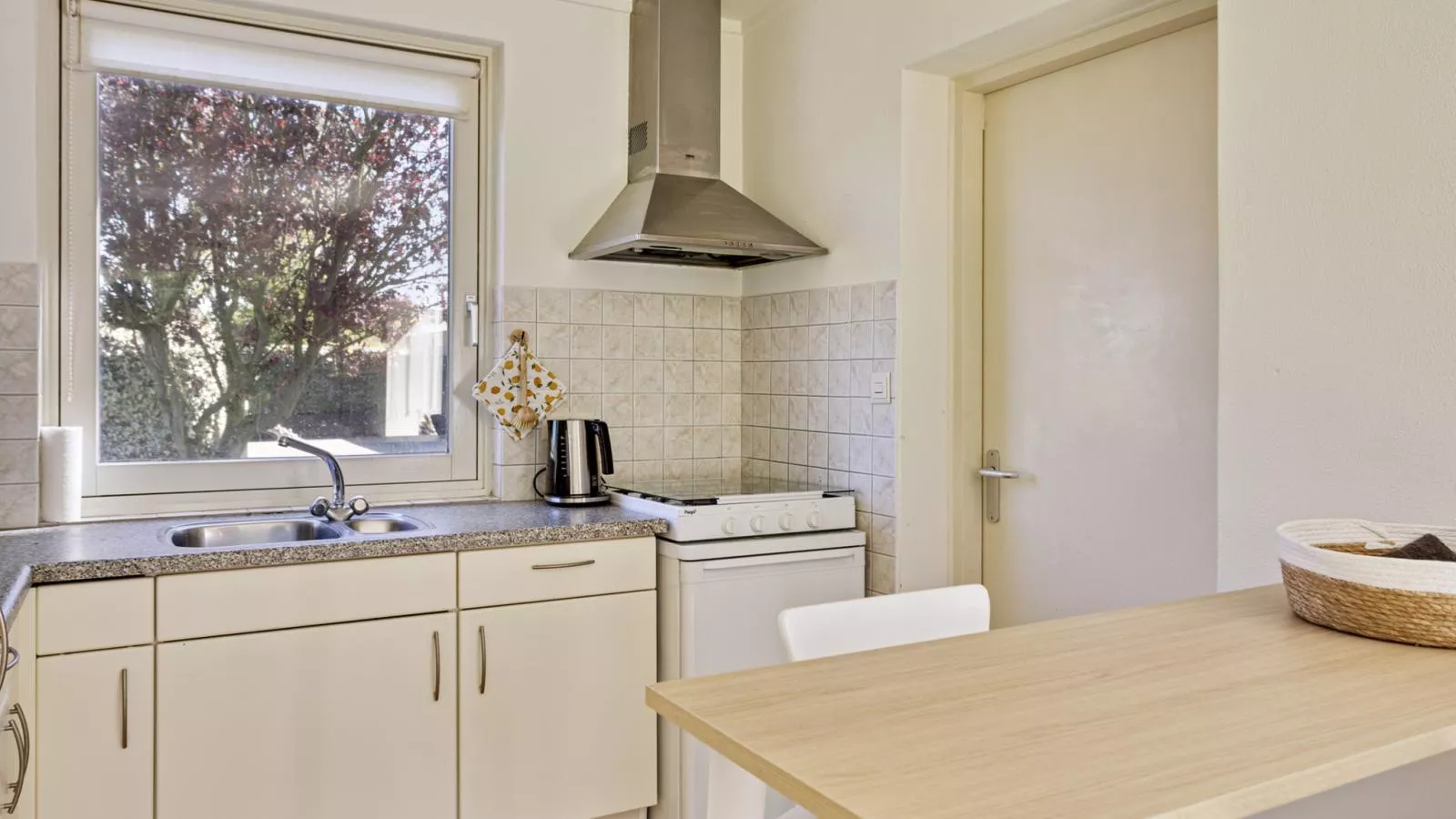 Duinlodge Groot Valkenisse - Kitchen