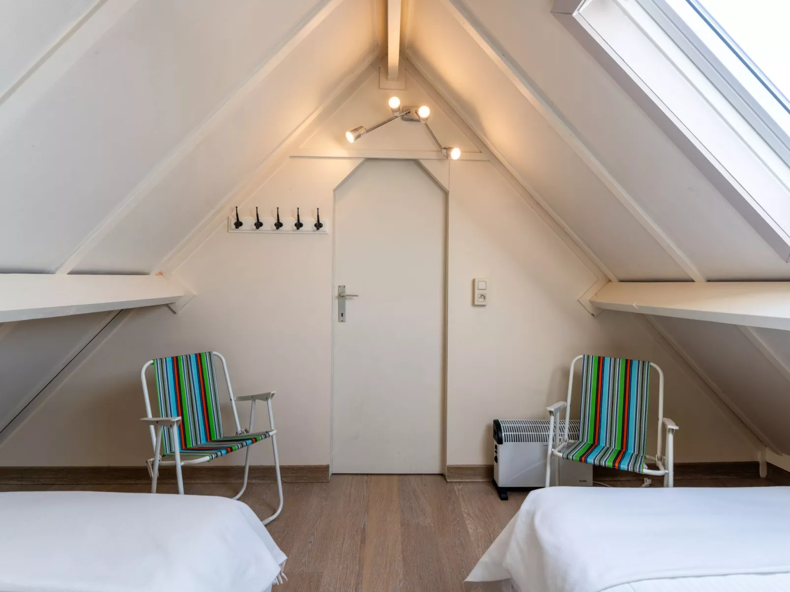 Alice Blue with airco & shared pool - Dedans