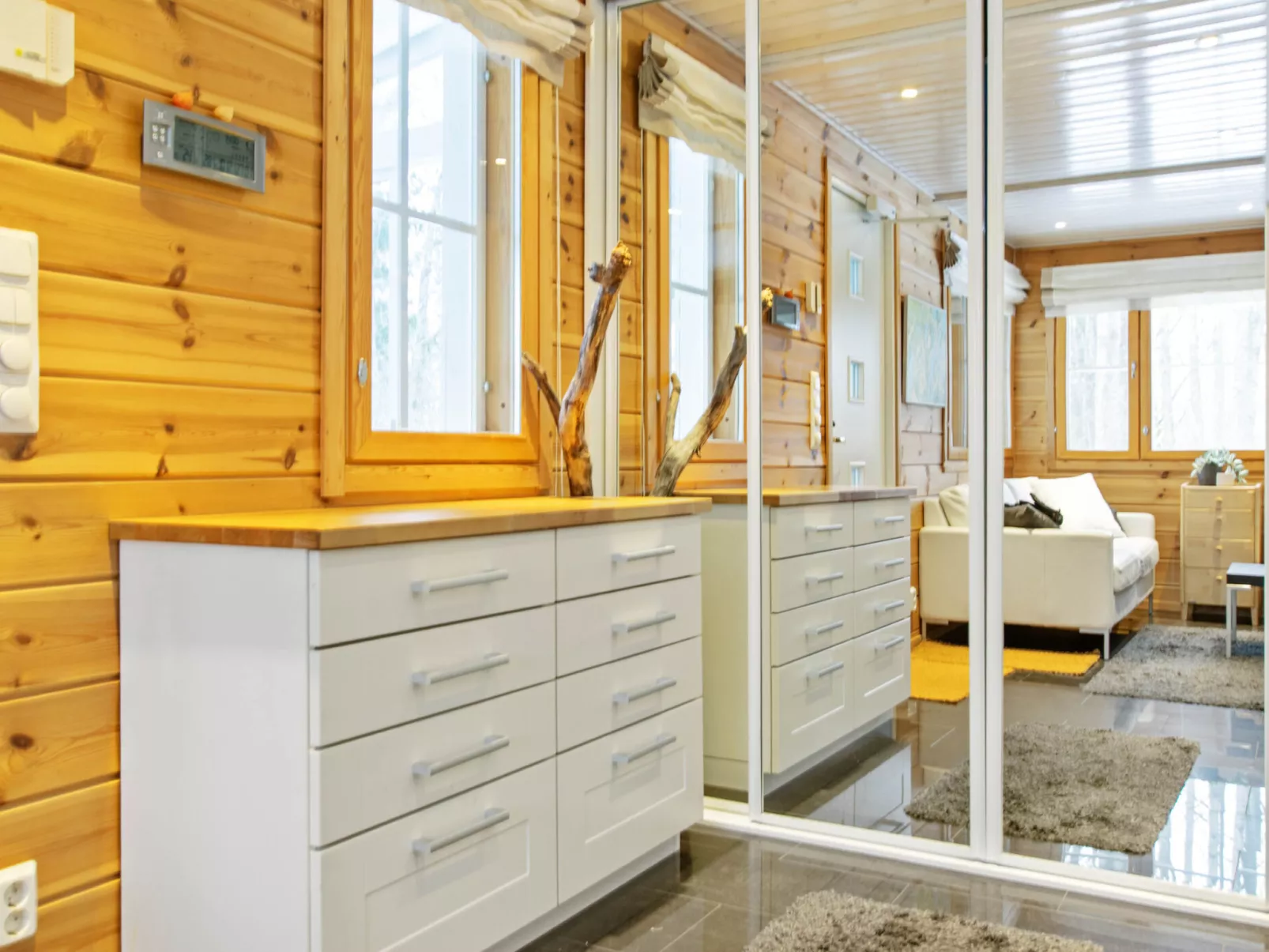 Aurinko vanaja - Inside