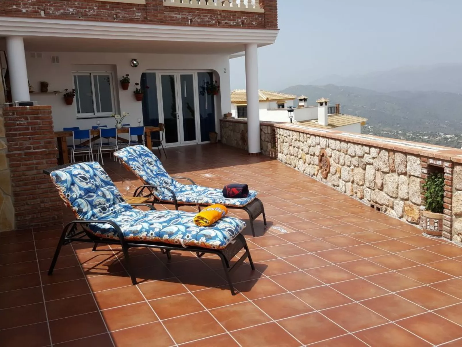 Mit Privatparkplatz - Dehors