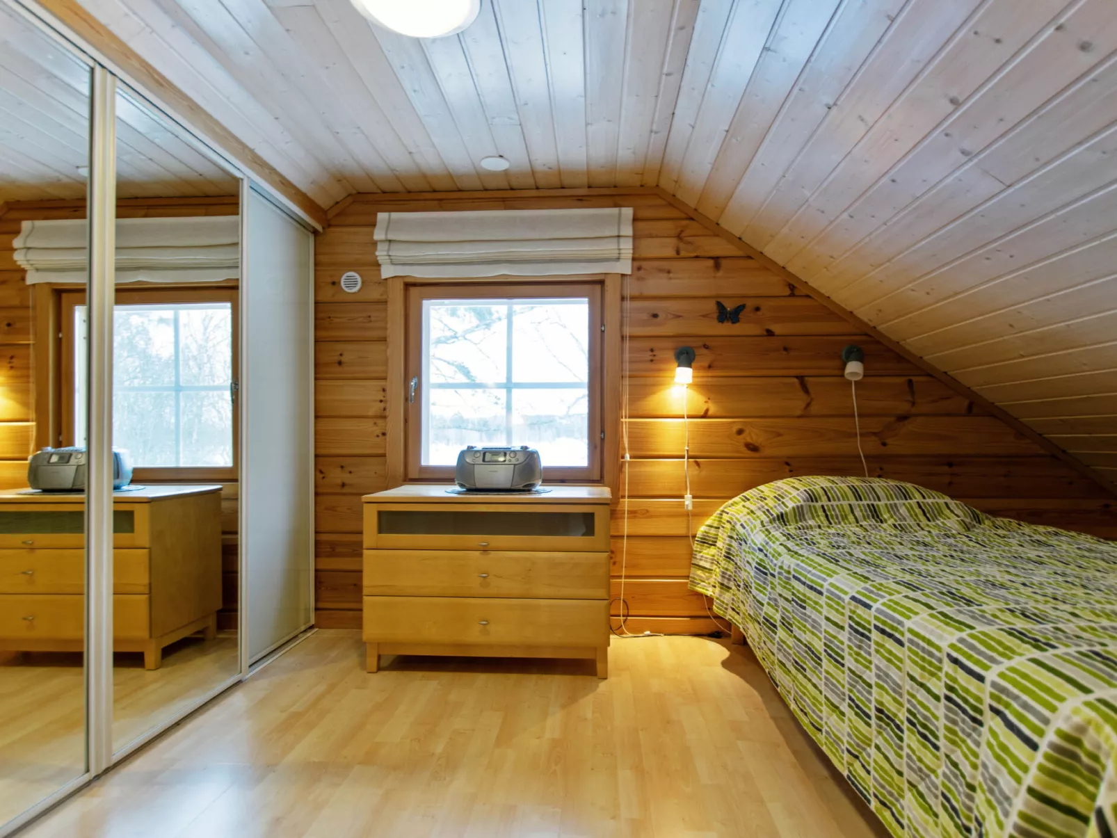 Aurinko vanaja - Inside