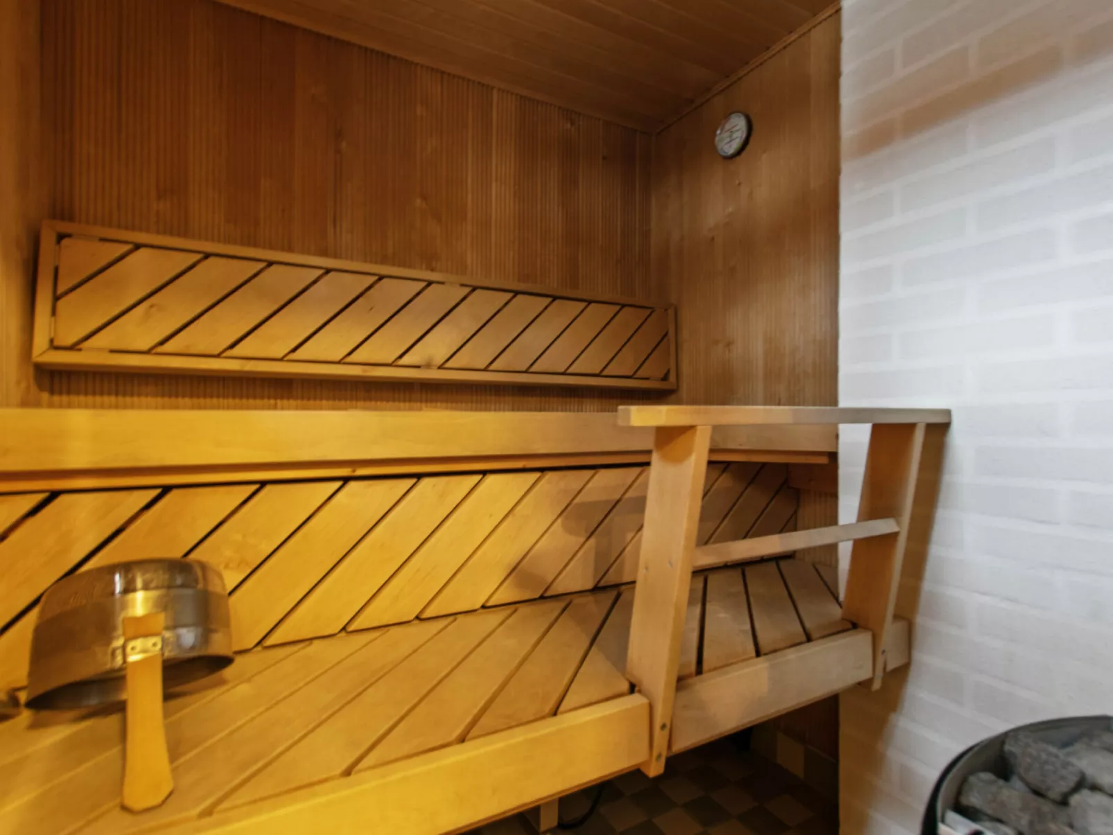 Aurinko vanaja - Inside