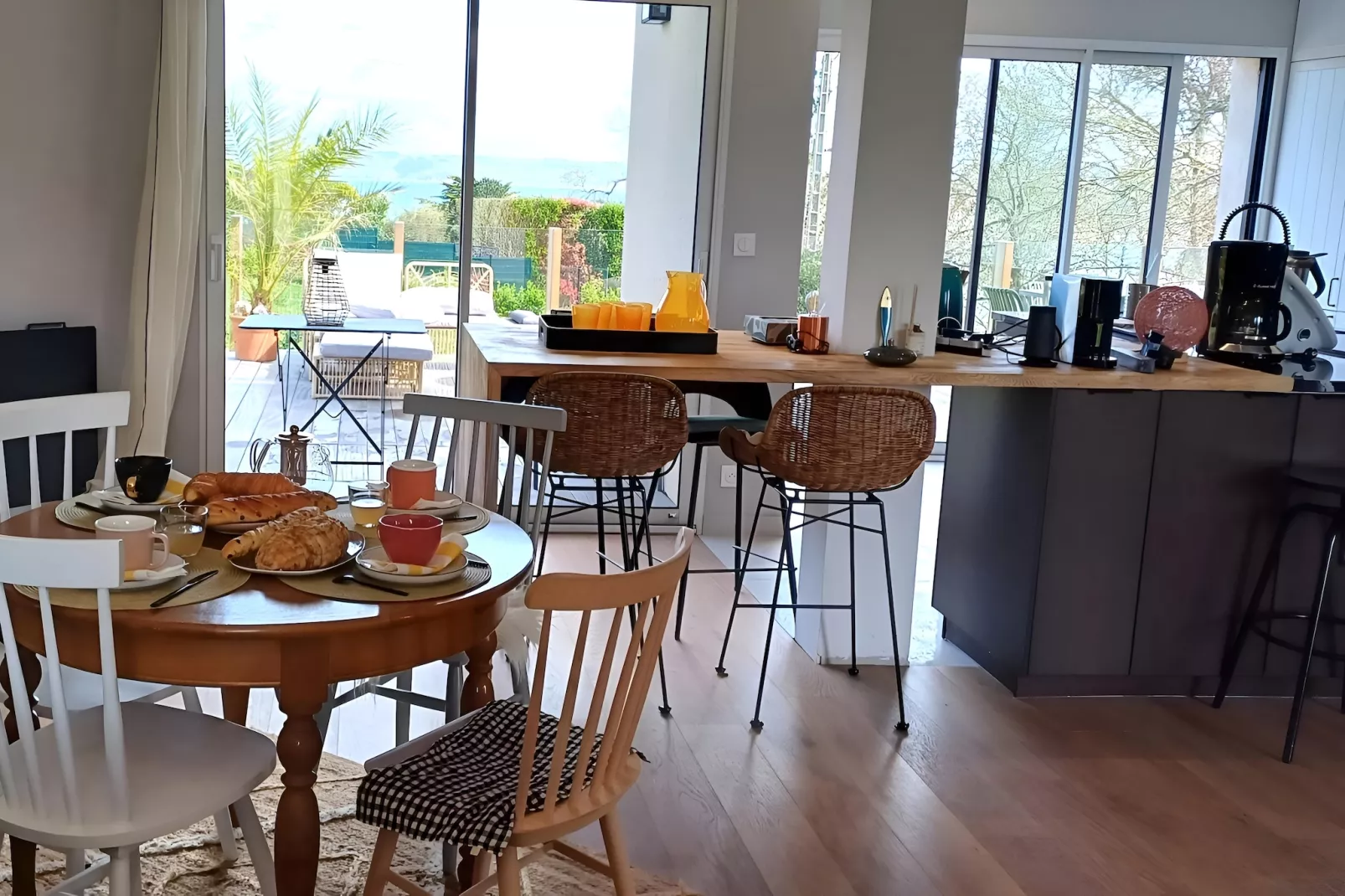 Holiday home in Locquirec - Dining room