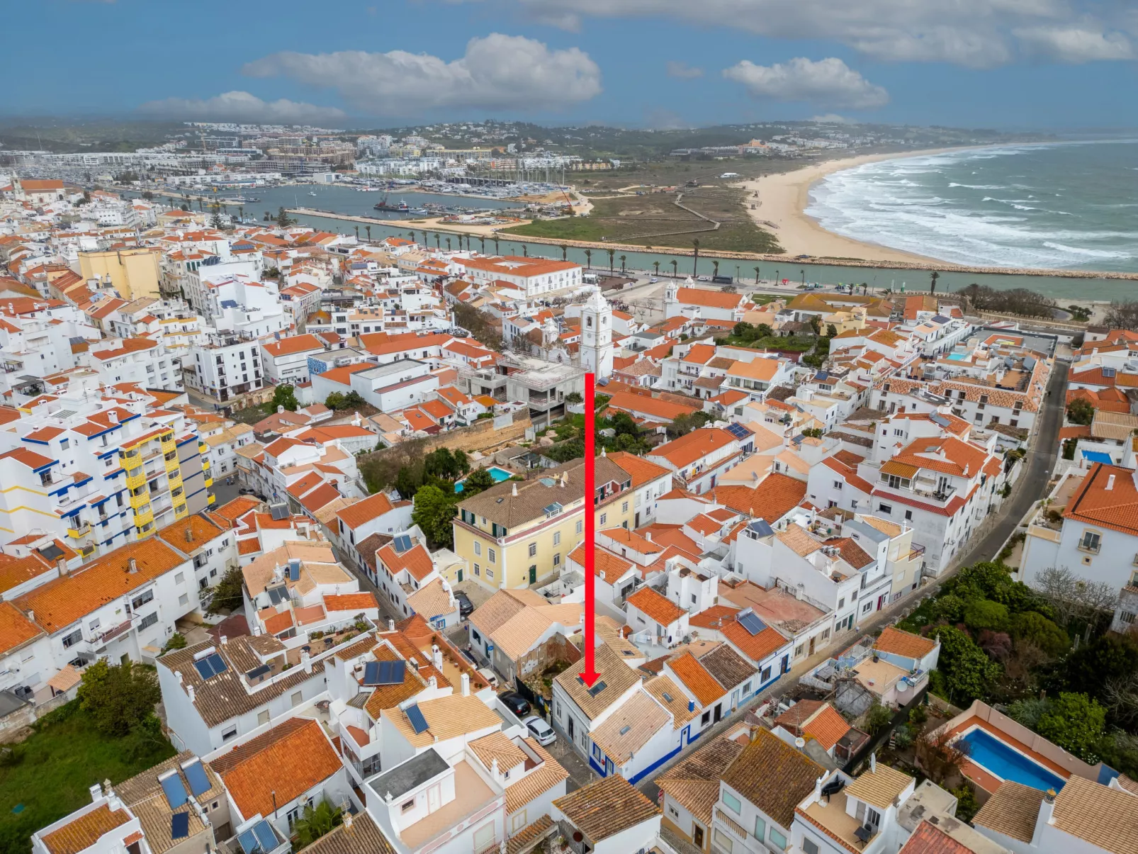 Rua 5 de Outubro - Outside