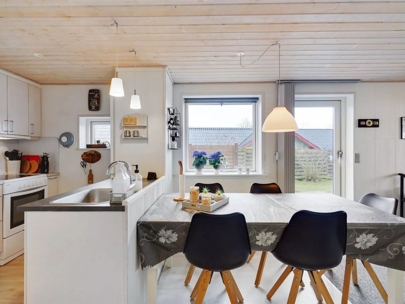 "Gisl" - 400m from the sea - Drinnen