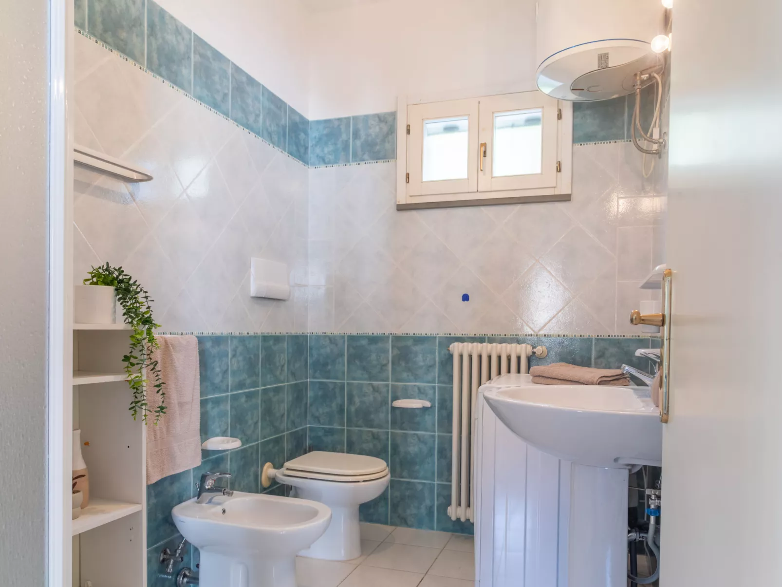 Blue Levante - Drinnen