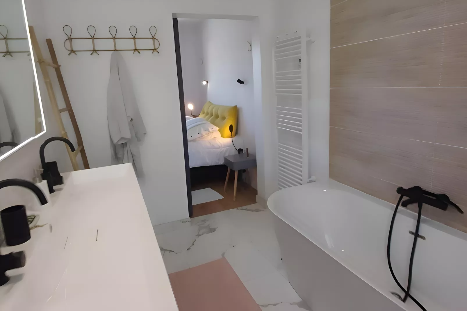 Holiday home in Locquirec - Bathroom