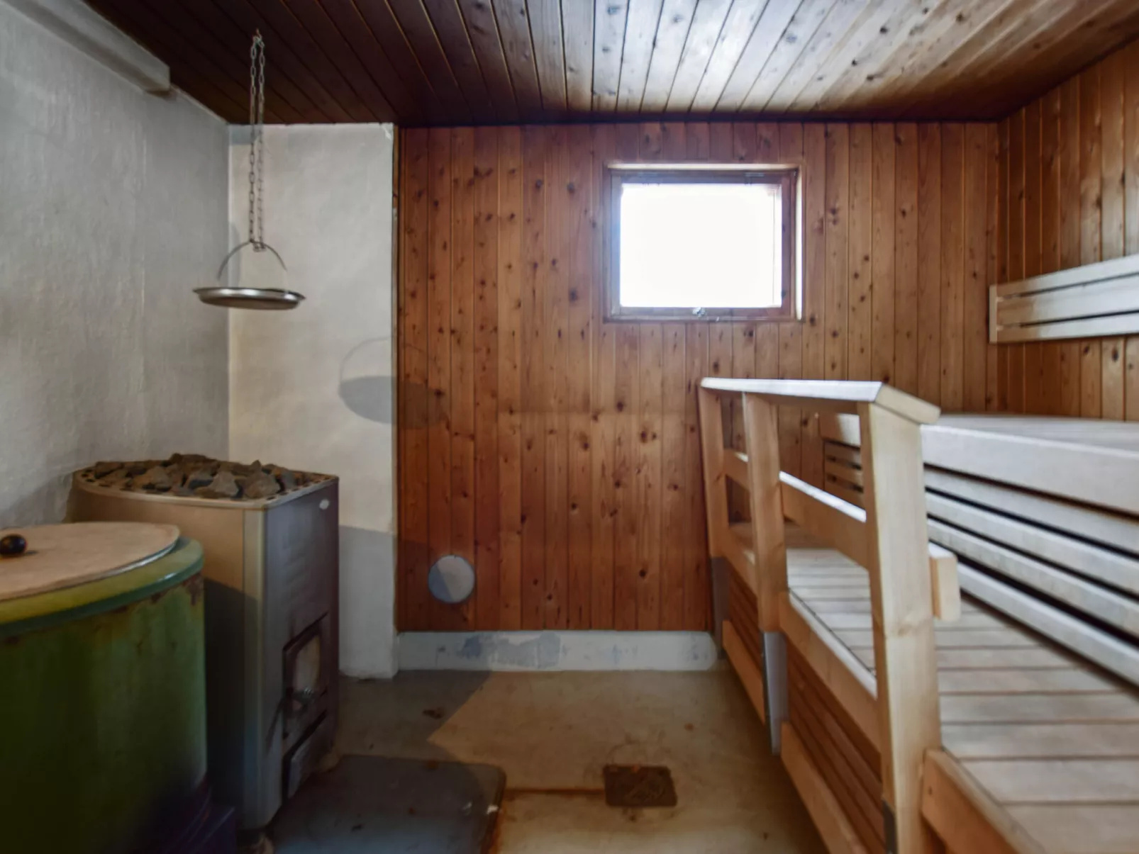 Aurinko vanaja - Inside