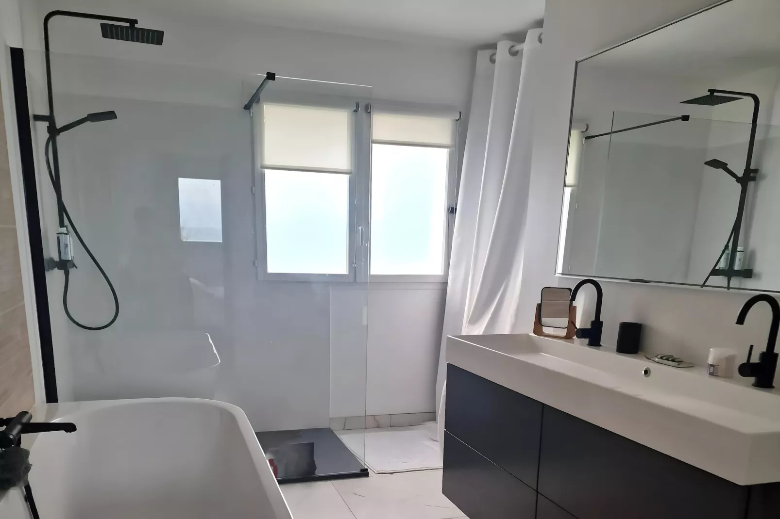 Holiday home in Locquirec - Bathroom
