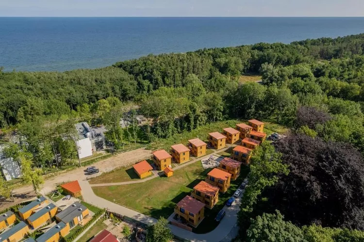 Domy wakacyjne z basenem blisko morza Rewal - Exterior in summer