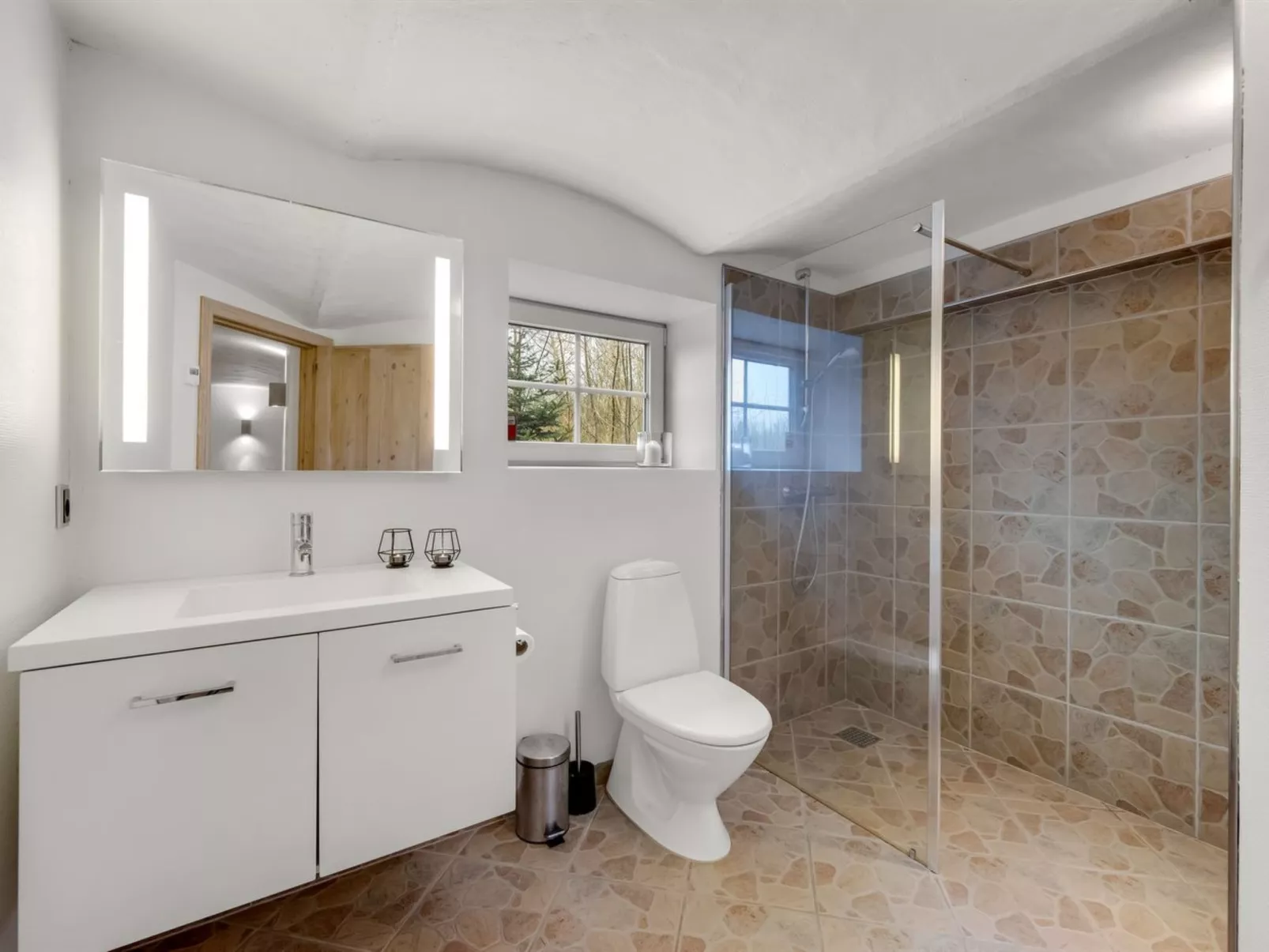 "Blaguna" - 9km to the fjord - Inside