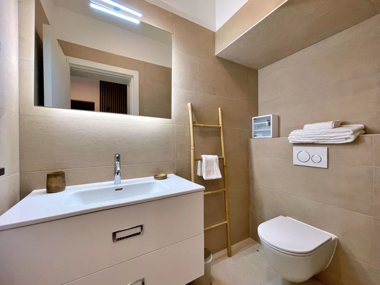Apartment SeaLuxe mit Whirlpool - Drinnen