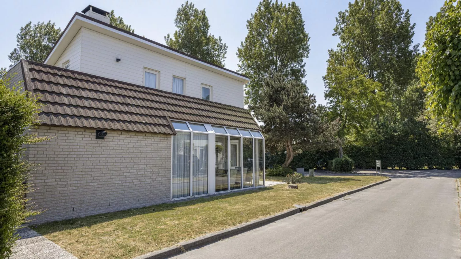 Zeeuwse Wellness Lodge - Exterior in summer