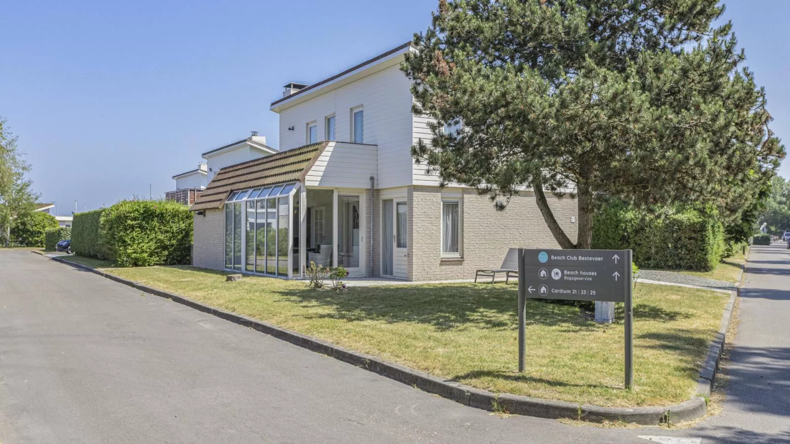 Zeeuwse Wellness Lodge - Exterior in summer