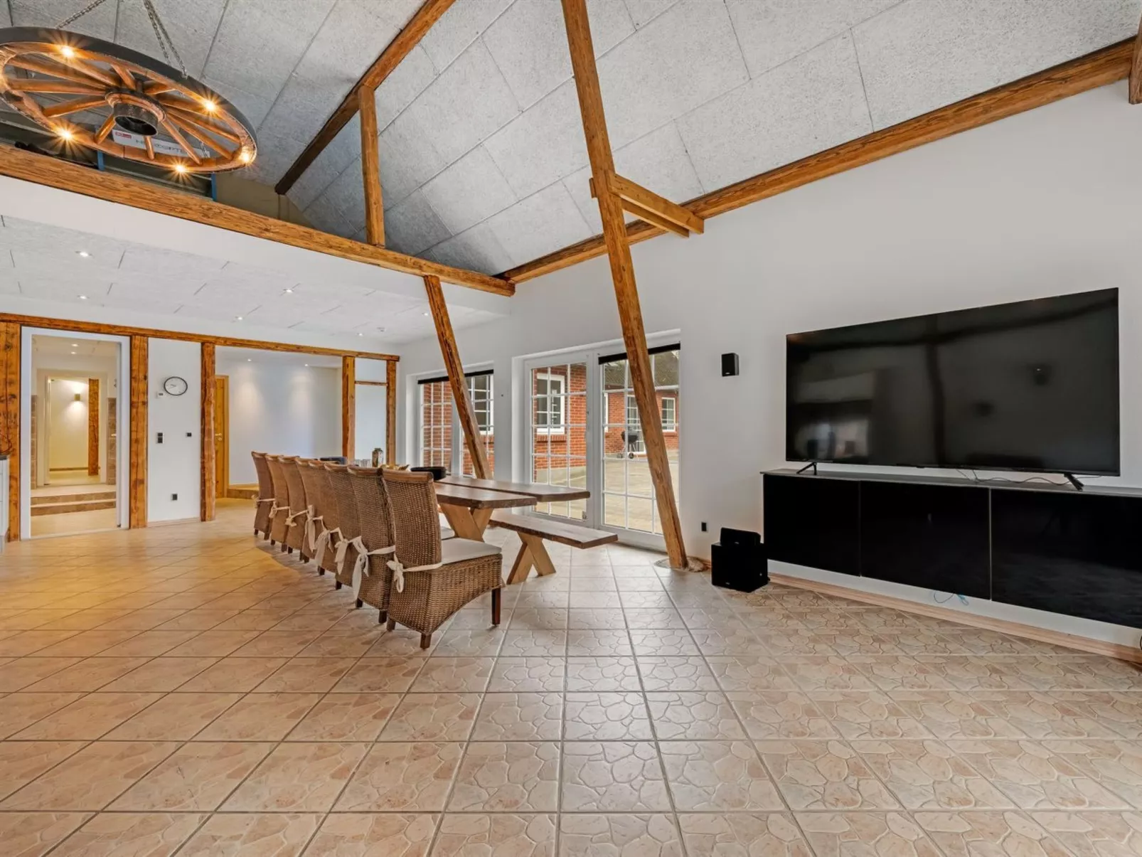 "Blaguna" - 9km to the fjord - Inside