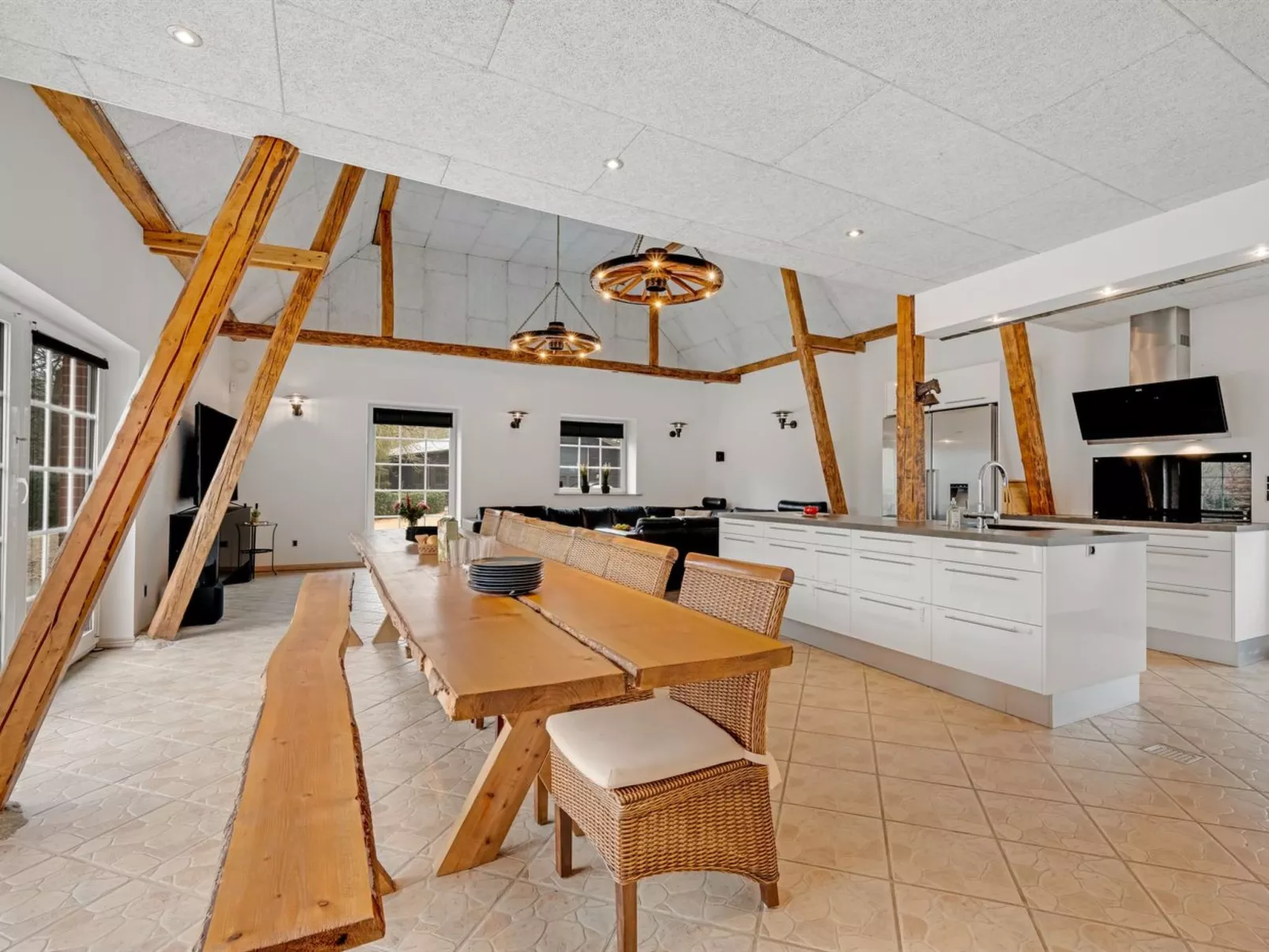 "Blaguna" - 9km to the fjord - Inside