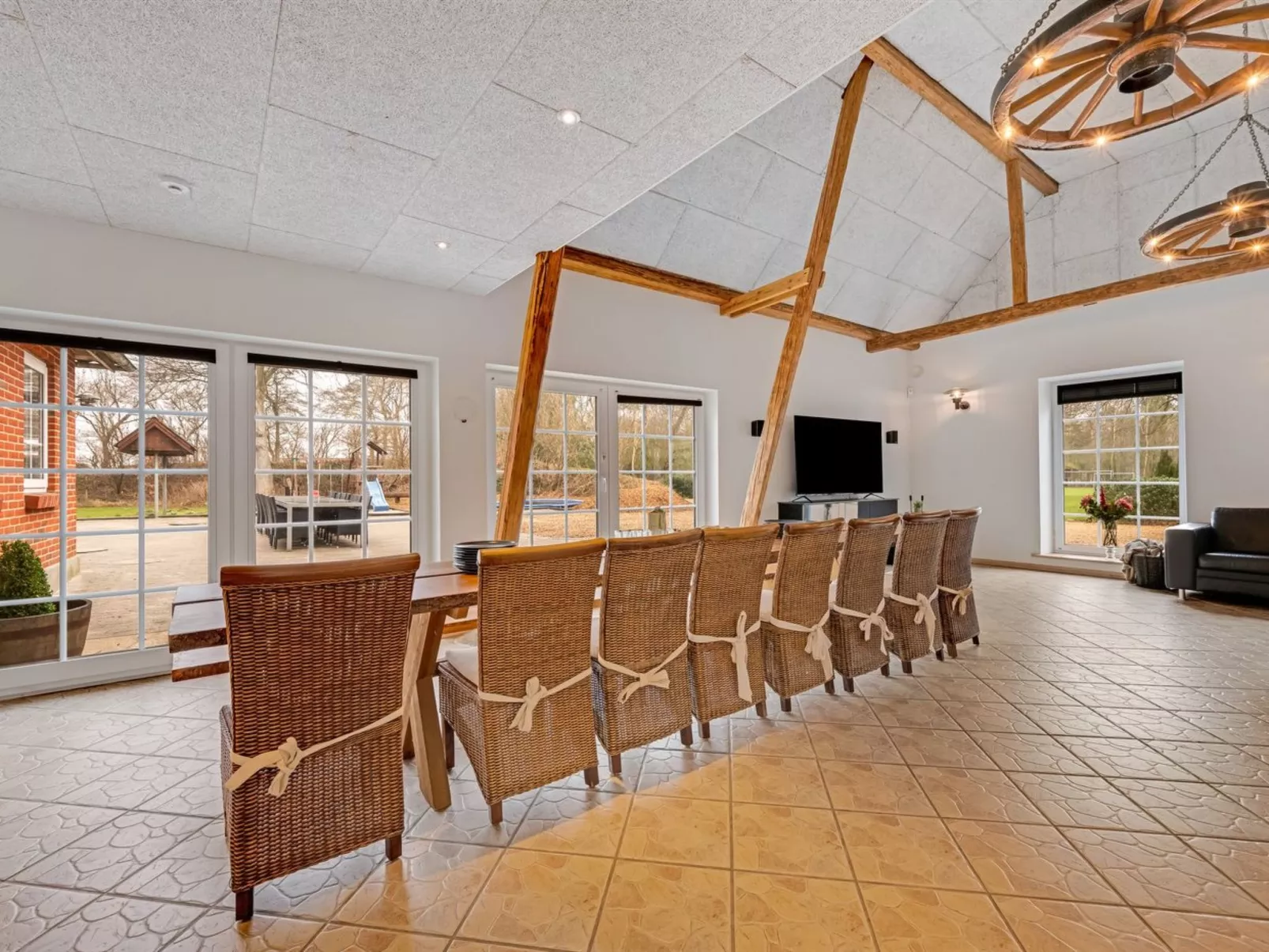 "Blaguna" - 9km to the fjord - Inside