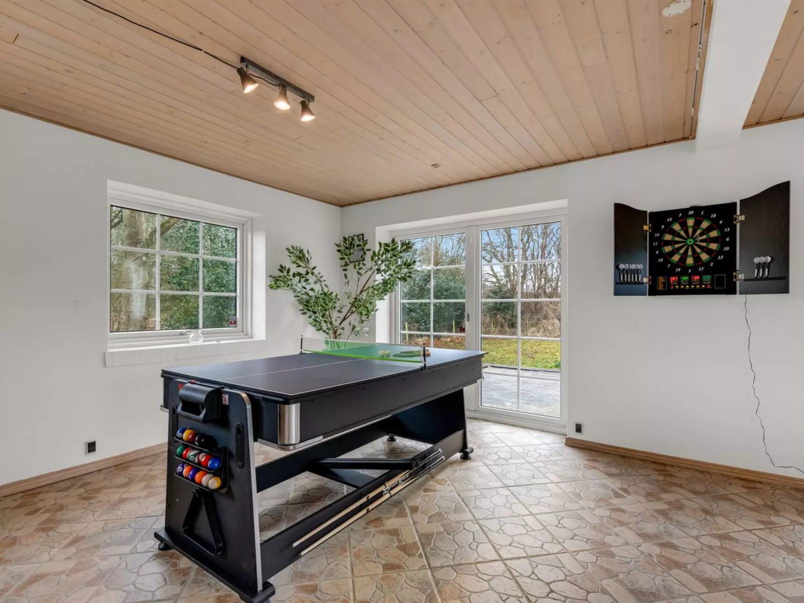 "Blaguna" - 9km to the fjord - Inside