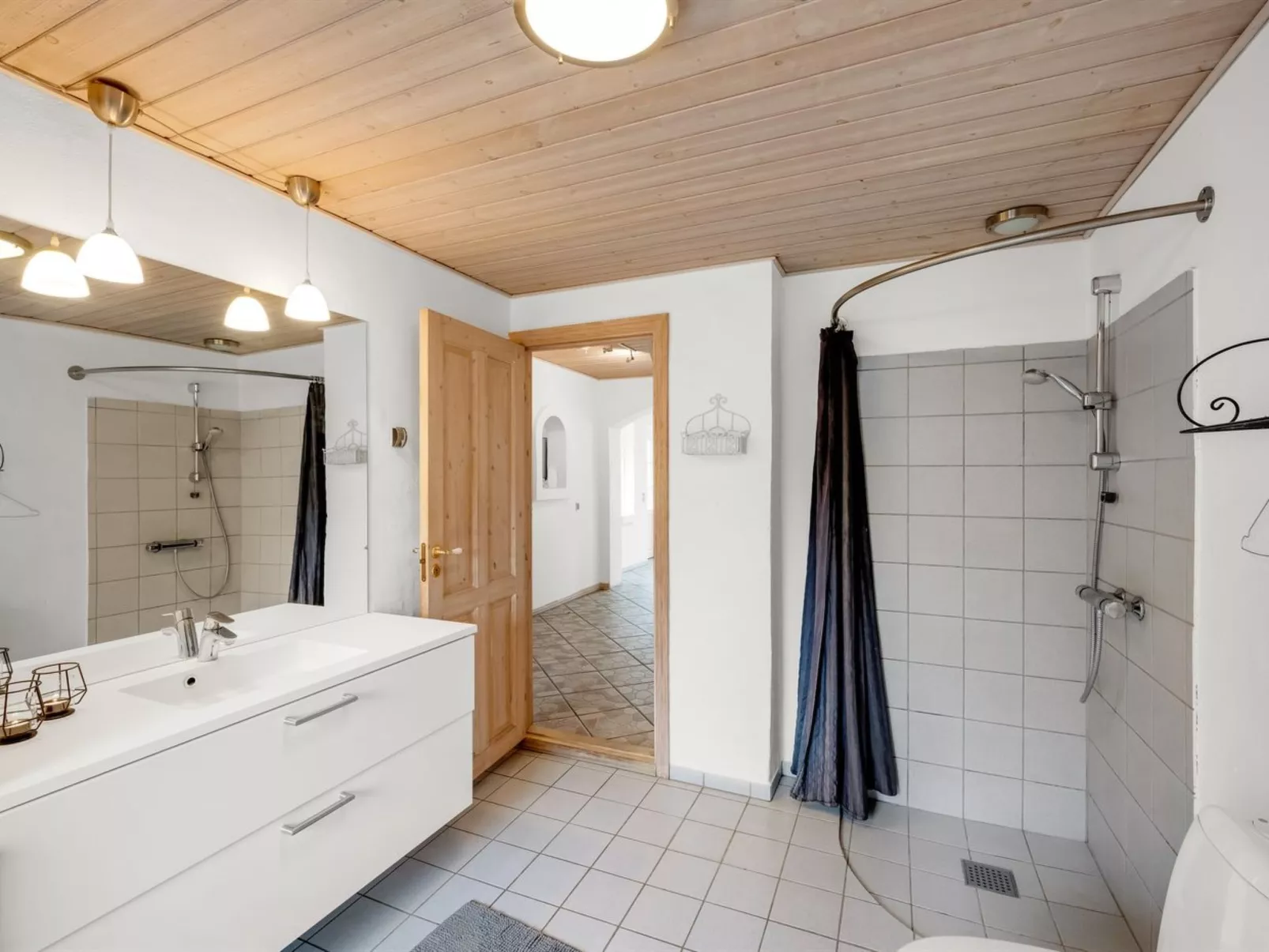 "Blaguna" - 9km to the fjord - Inside