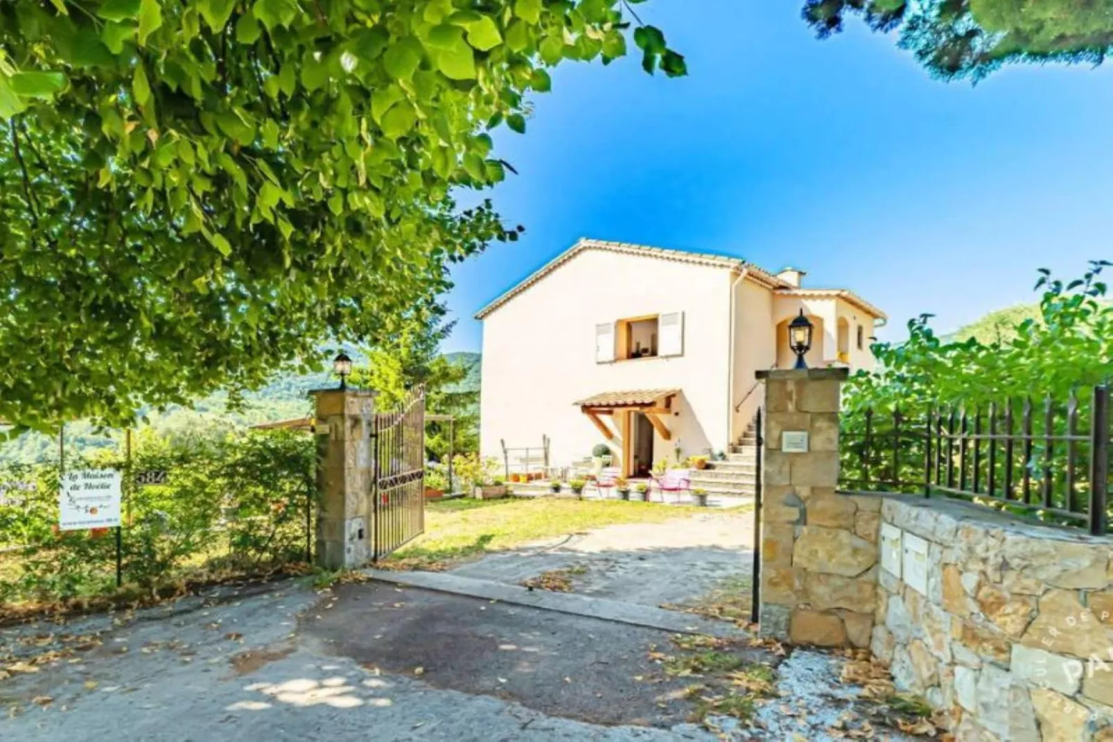 Noelie rez de jardin