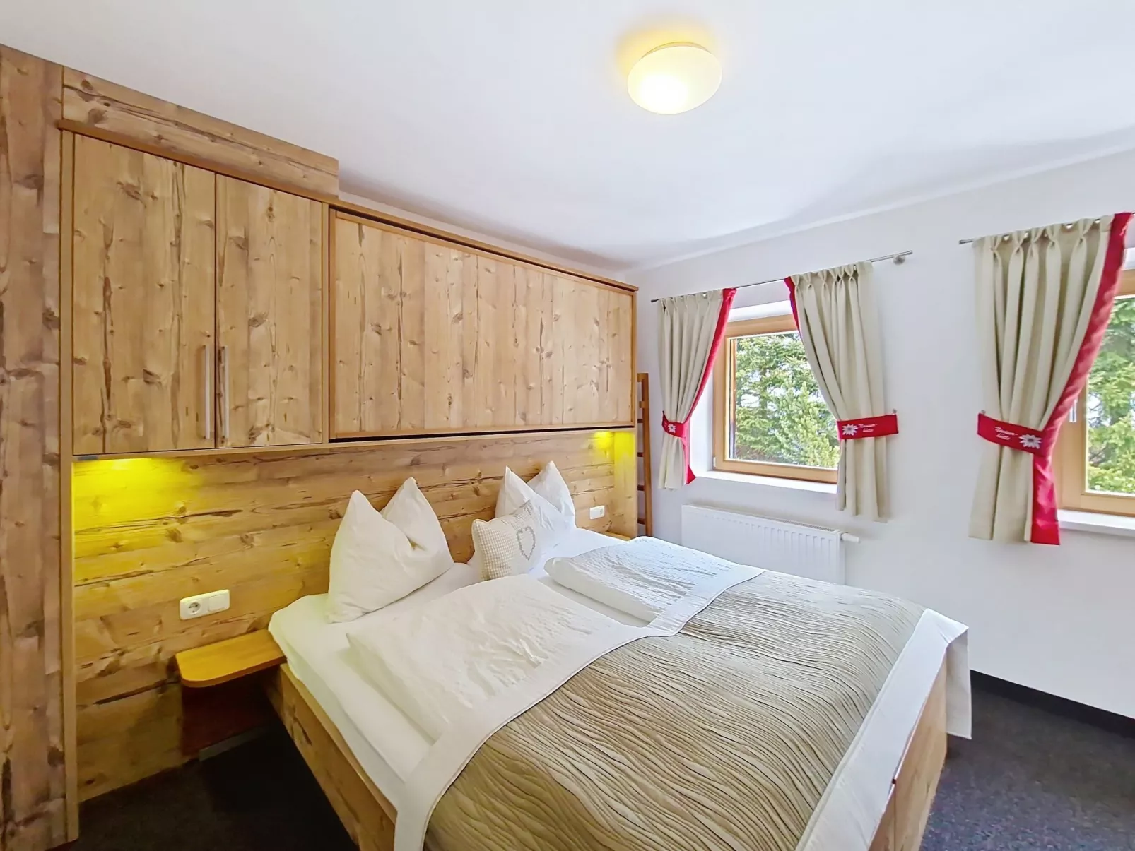 Naviser Hütte - Inside