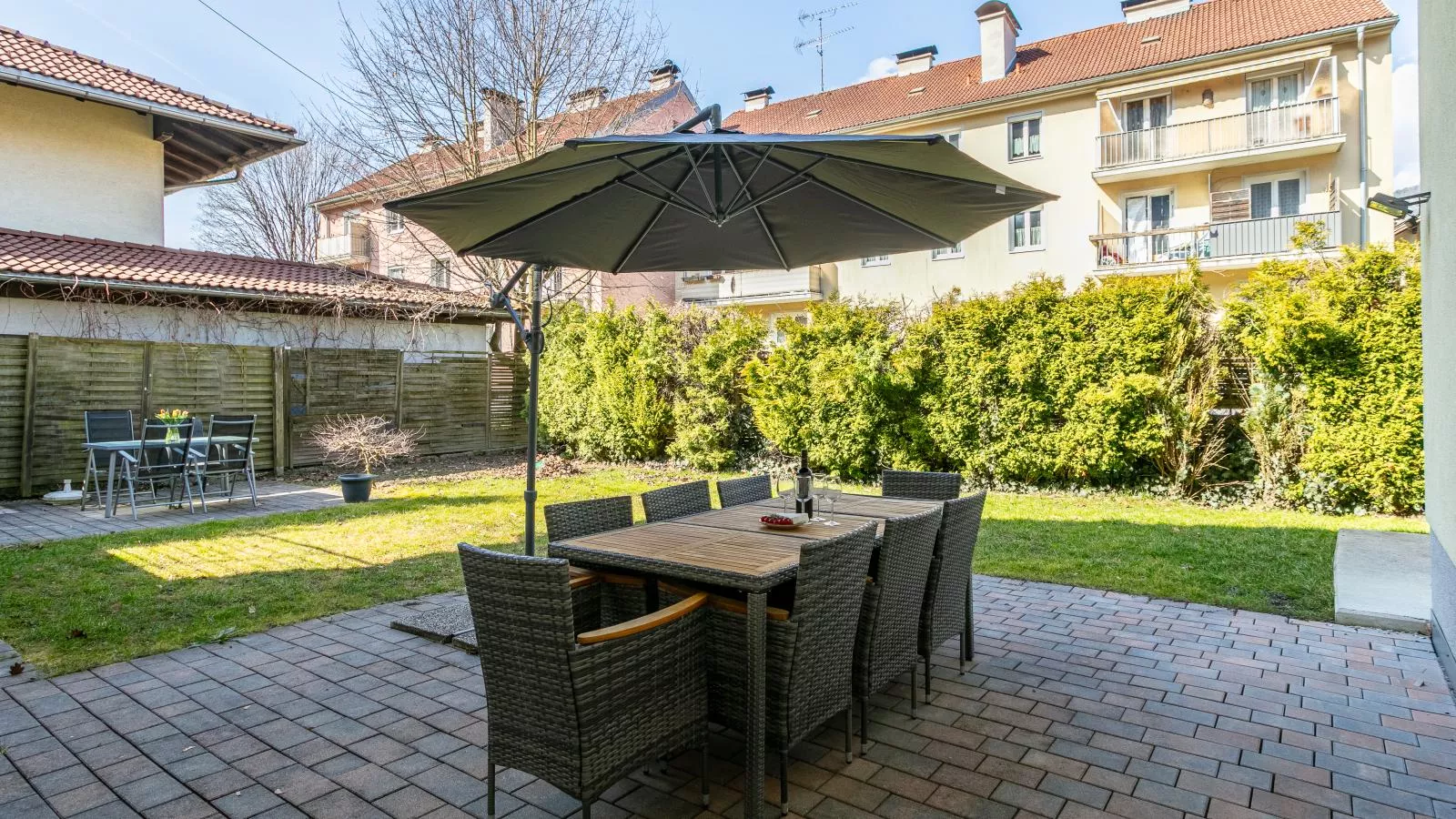 Gästehaus Inntal - Gardens in summer