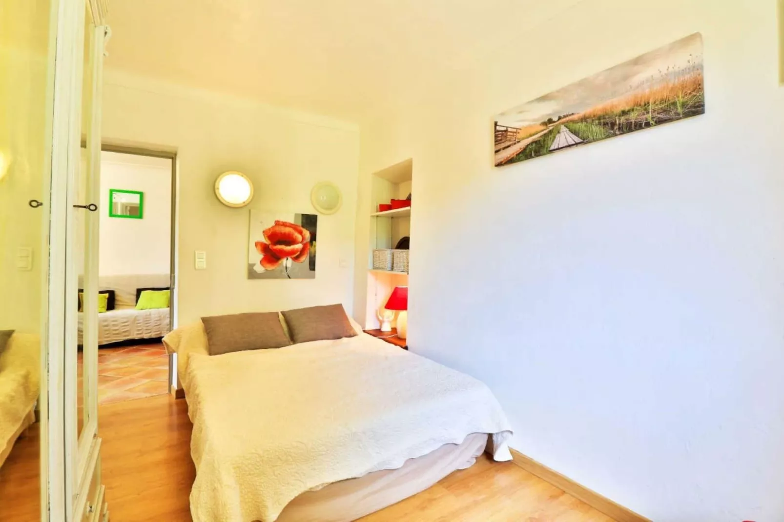 Noelie rez de jardin - Chambre