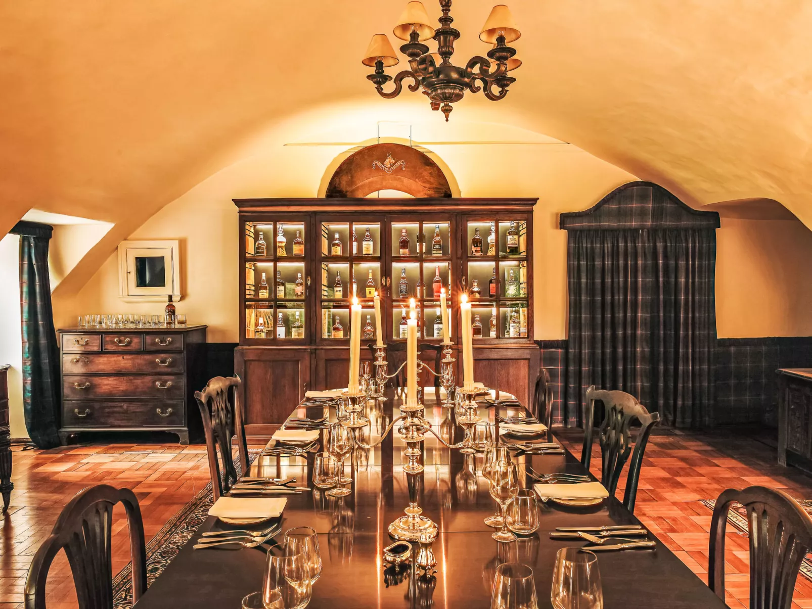 Innes House - Drinnen