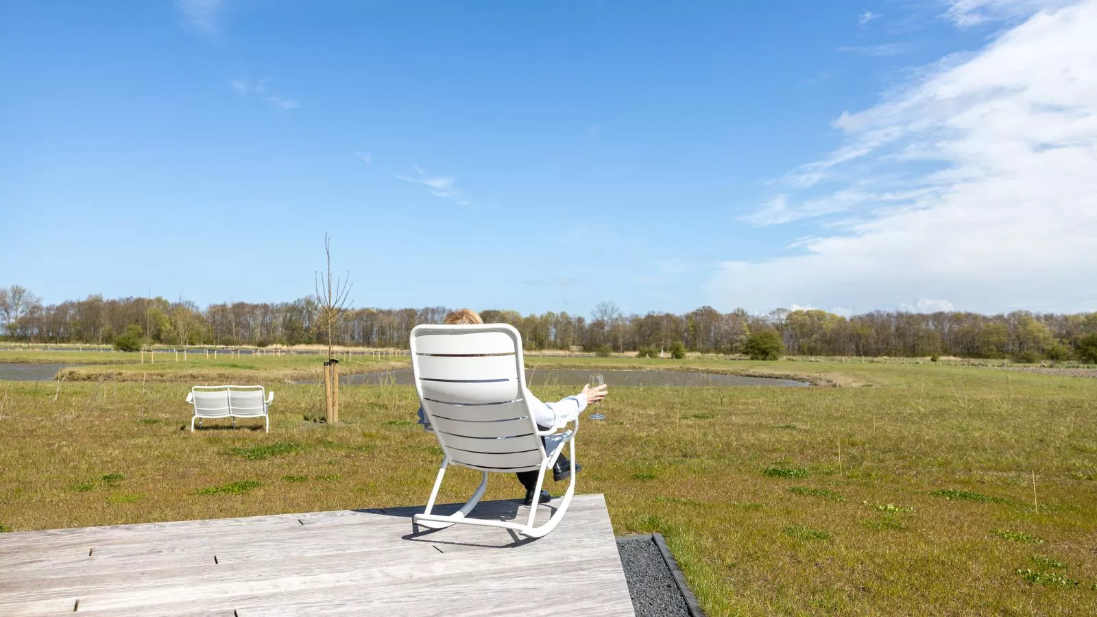 Natuurhuis Oeverzicht - Gardens in summer