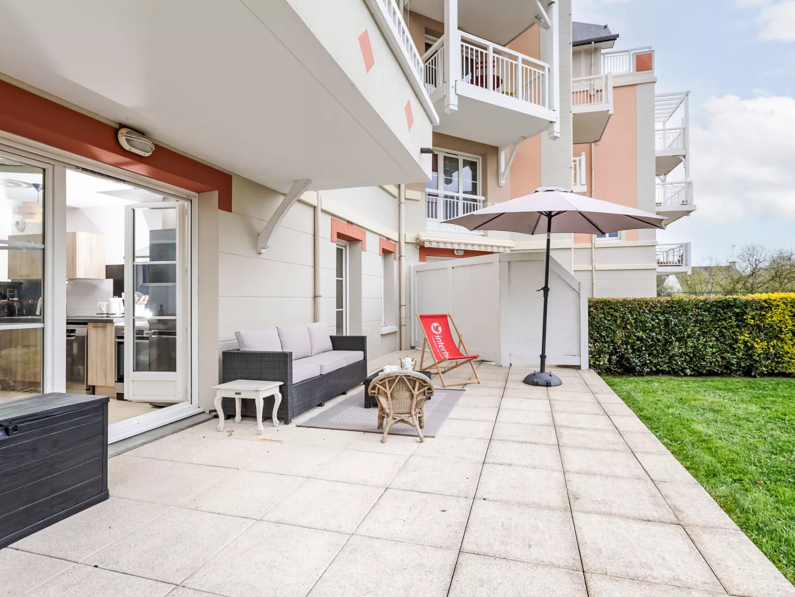 Les Orchidées - Draußen