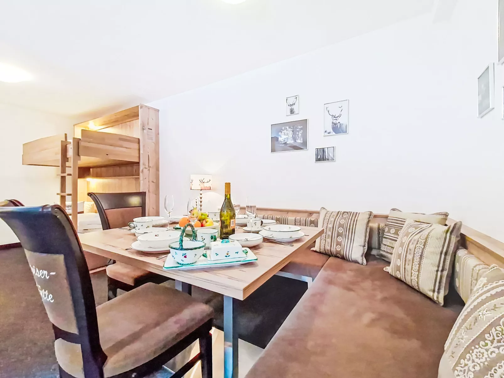 Naviser Hütte - Inside